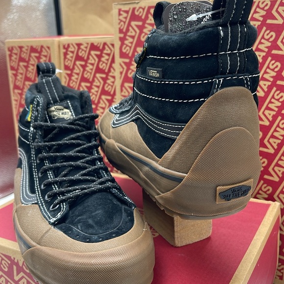Vans WMNS Sk8-Hi Dip Mte-2
Black/Gum
VN0009QKB9M
Boots Cold Weather Sneakers - Picture 9 of 16